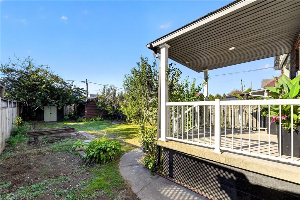 215 Paling Avenue Property Photo 44