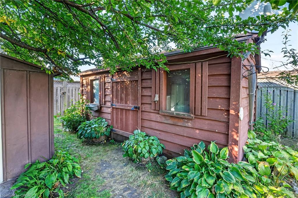 215 Paling Avenue Property Photo 47