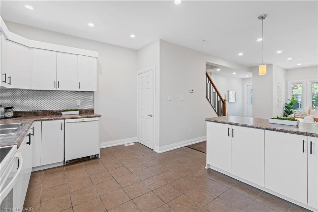 23 Somerset Avenue Property Photo 10