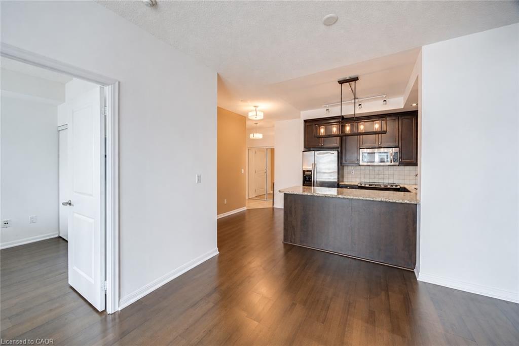 2403-628 Fleet Street Property Photo 3