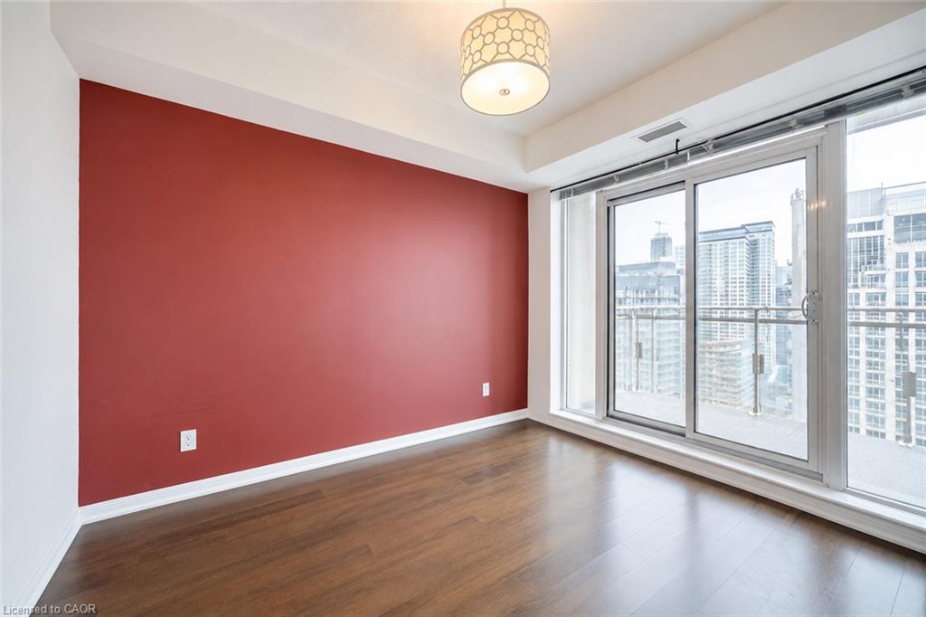 2403-628 Fleet Street Property Photo 6