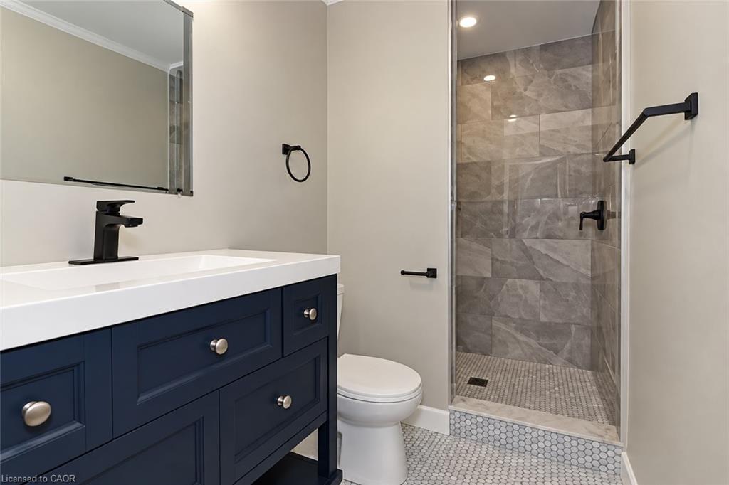 134 Oakside Street Property Photo 8