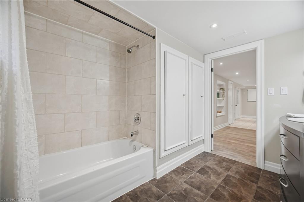 18 Delsey Street Property Photo 35