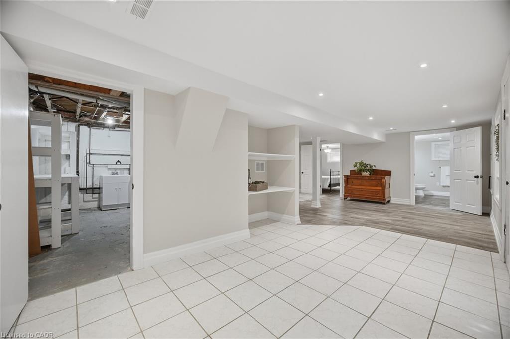 18 Delsey Street Property Photo 37