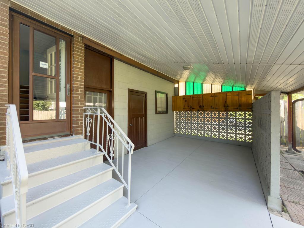 5576 Desson Avenue Property Photo 5