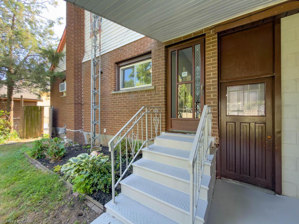5576 Desson Avenue Property Photo 6