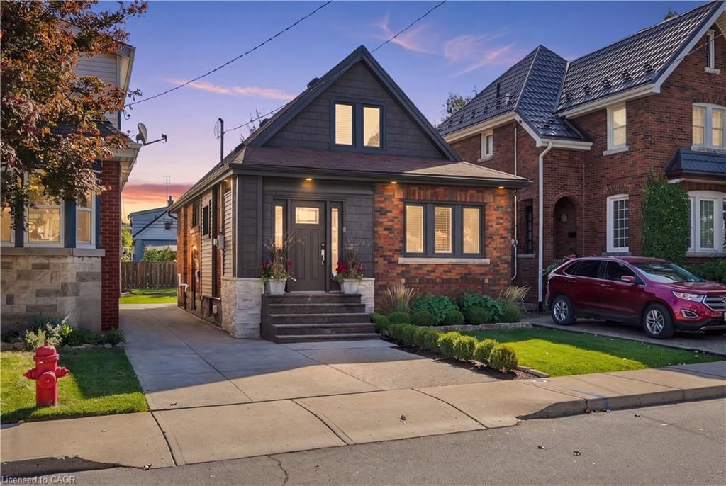 77 Houghton Avenue S Property Photo 1