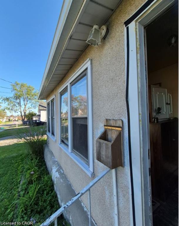 20 Carleton Street N Property Photo 3