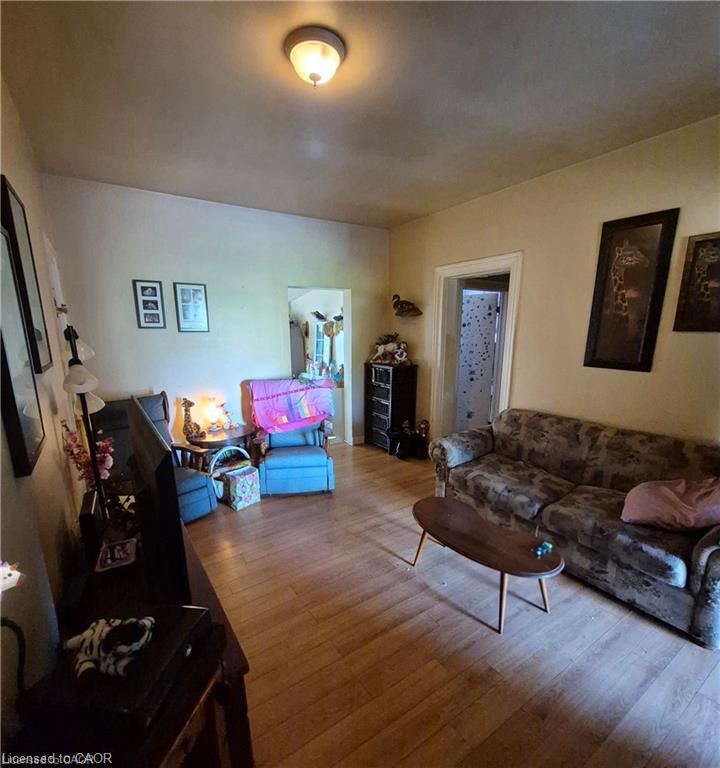 20 Carleton Street N Property Photo 6
