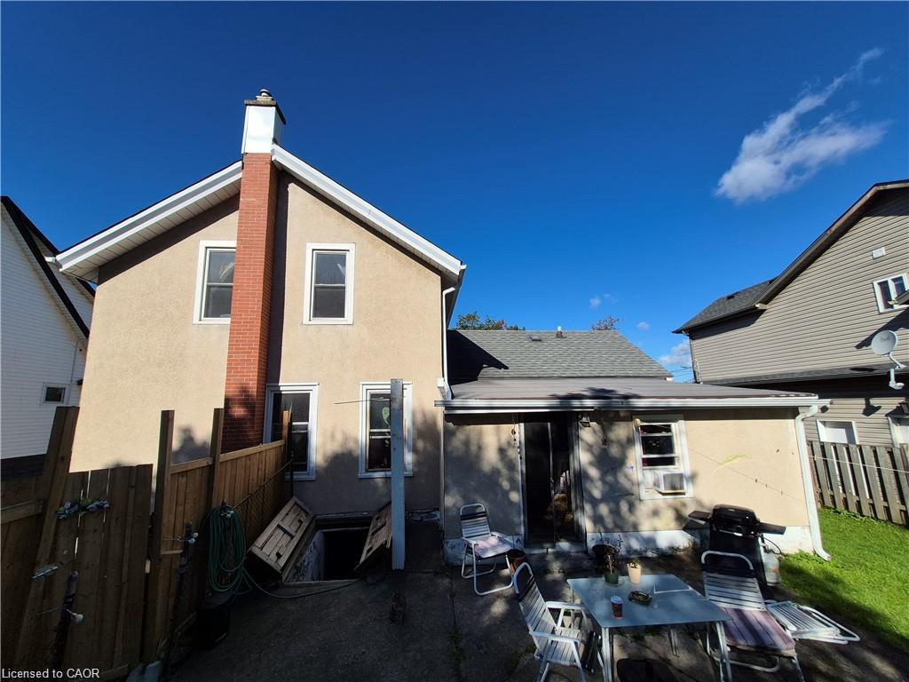 20 Carleton Street N Property Photo 20