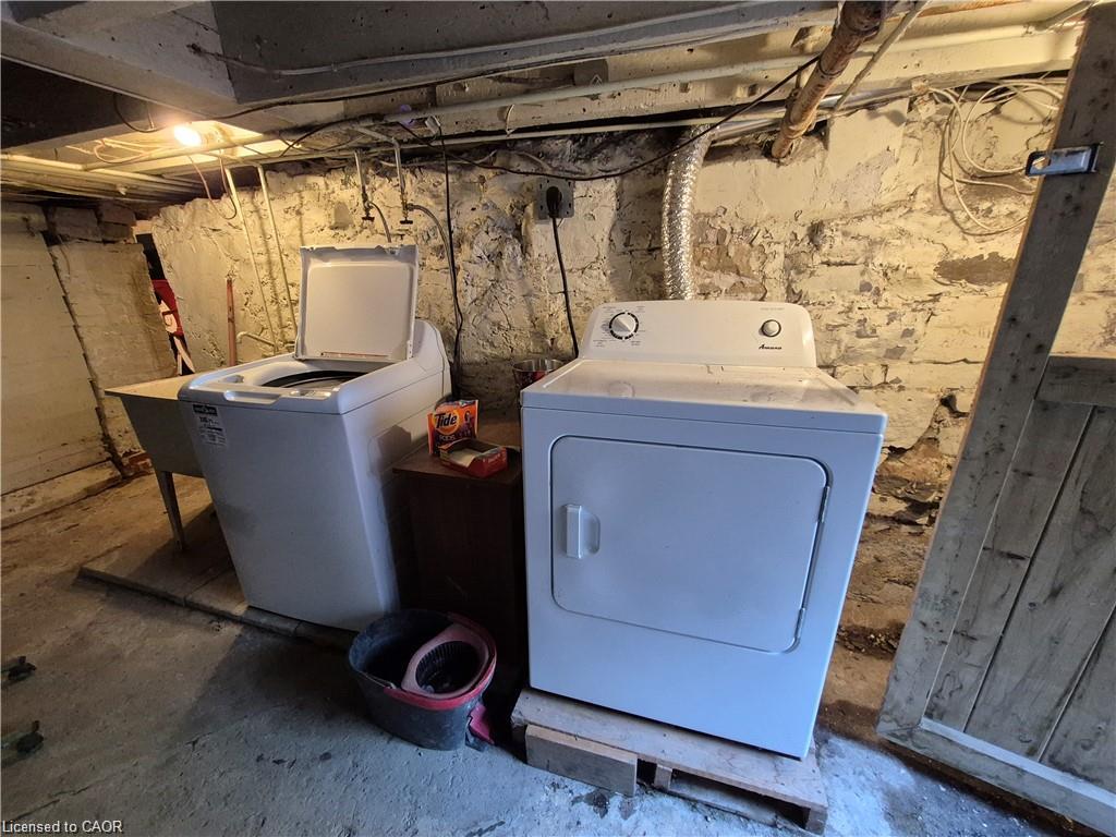 20 Carleton Street N Property Photo 24