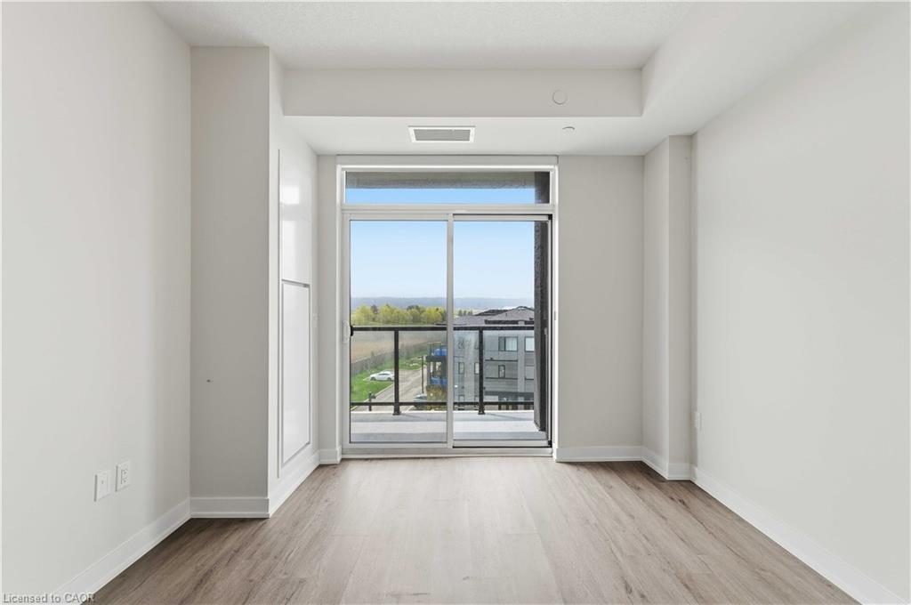422-600 North Service Road Property Photo 15