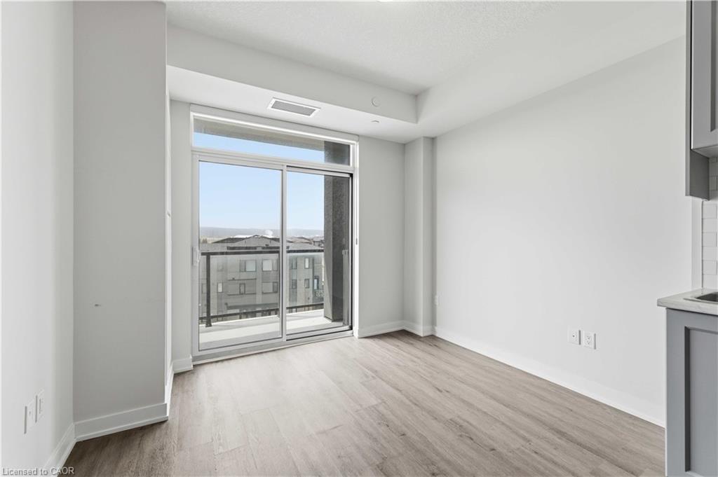 422-600 North Service Road Property Photo 16