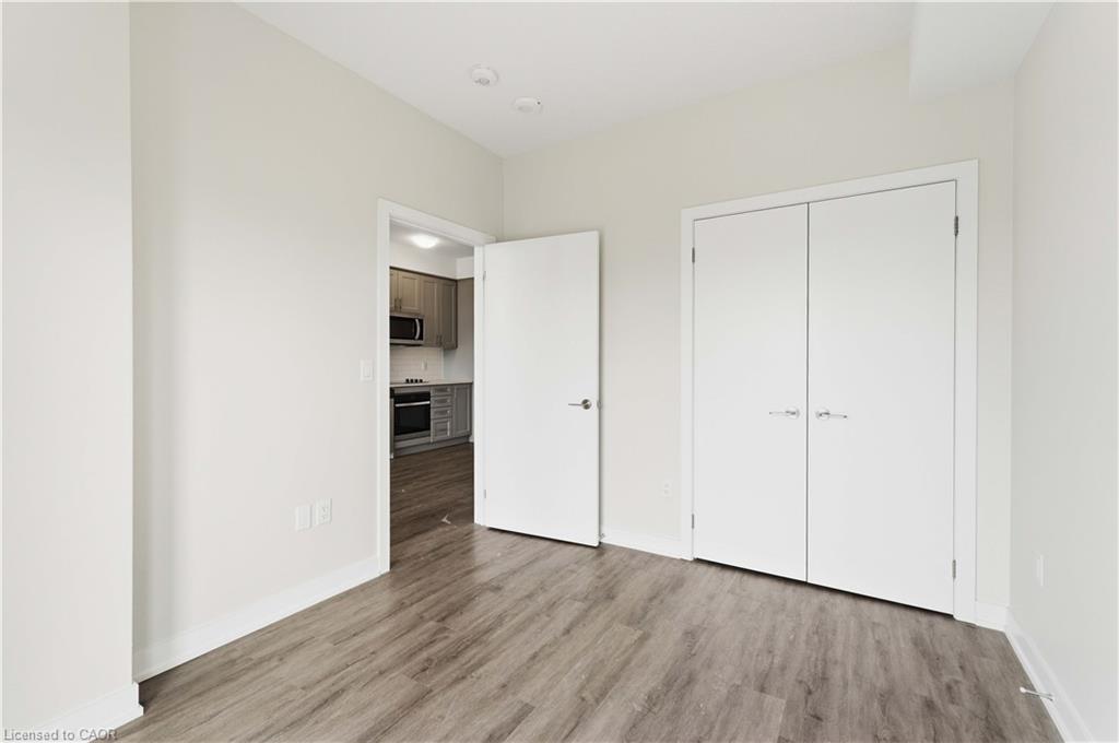 422-600 North Service Road Property Photo 20