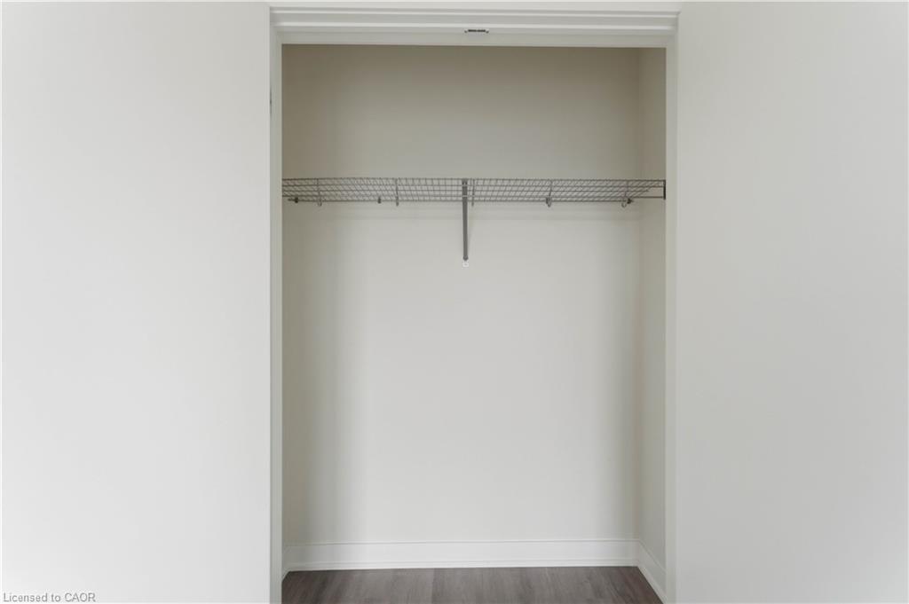 422-600 North Service Road Property Photo 21