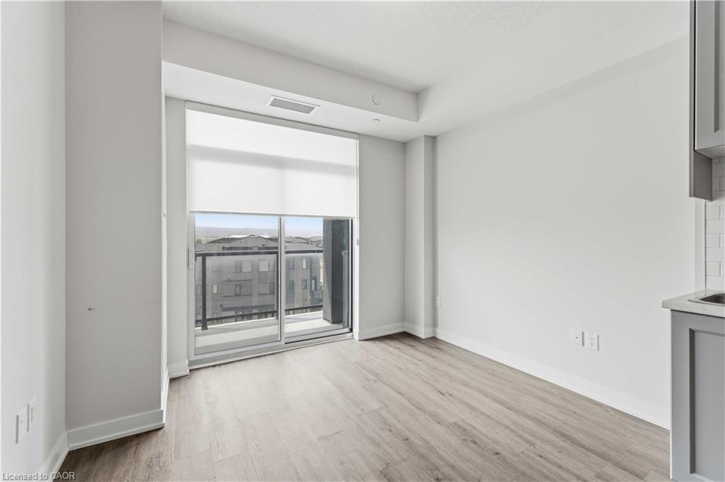422-600 North Service Road Property Photo 22