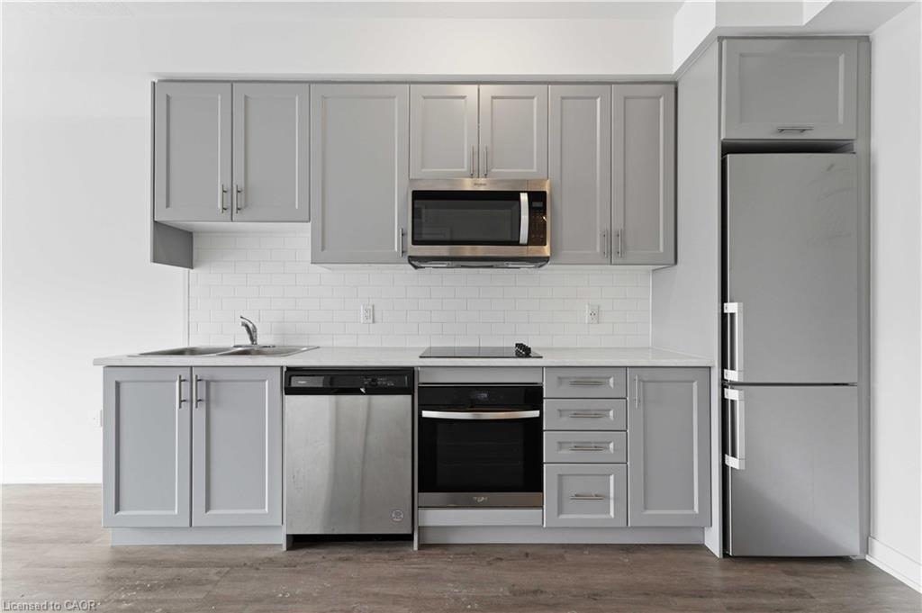 422-600 North Service Road Property Photo 23