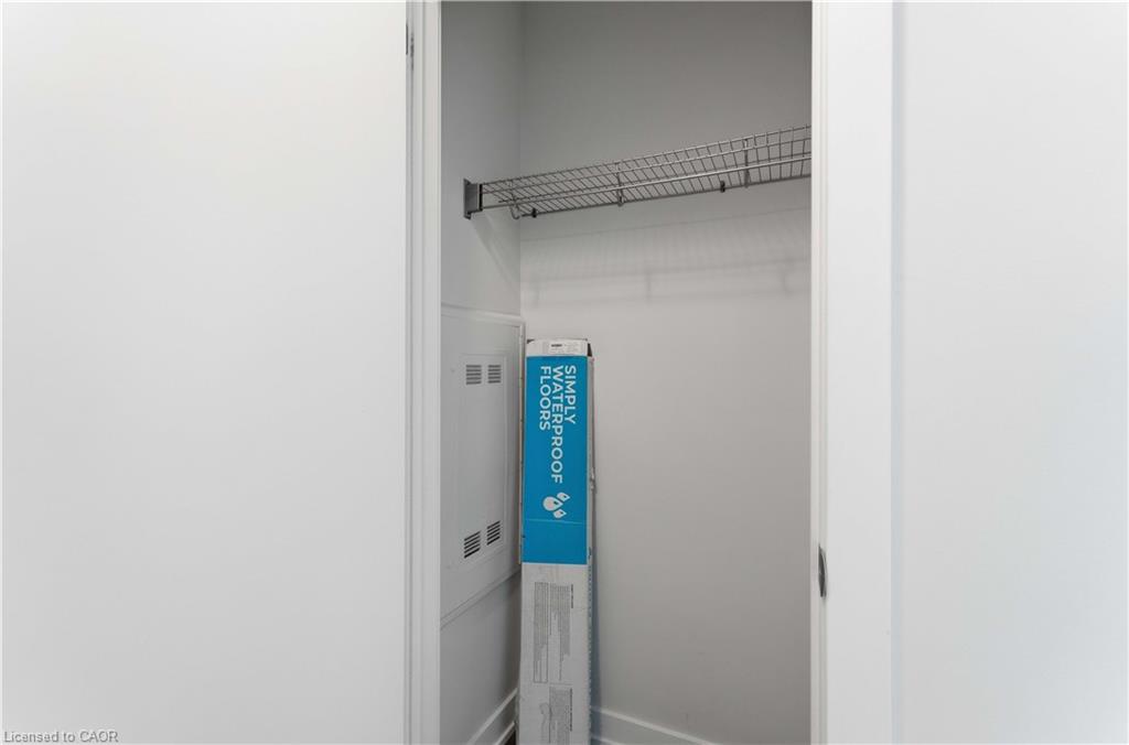 422-600 North Service Road Property Photo 24