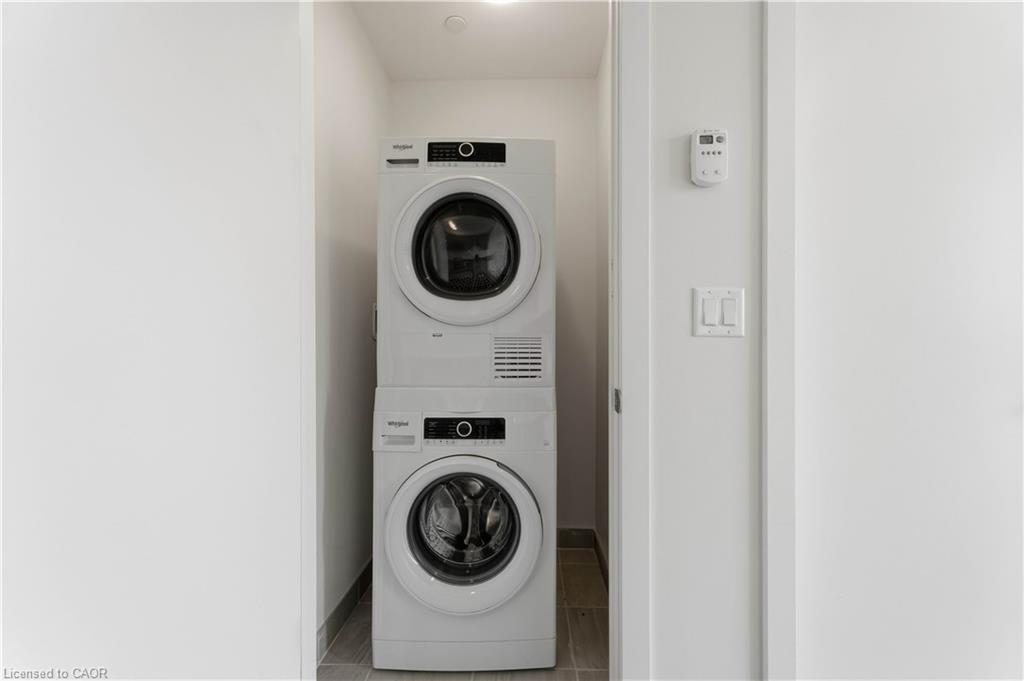 422-600 North Service Road Property Photo 26