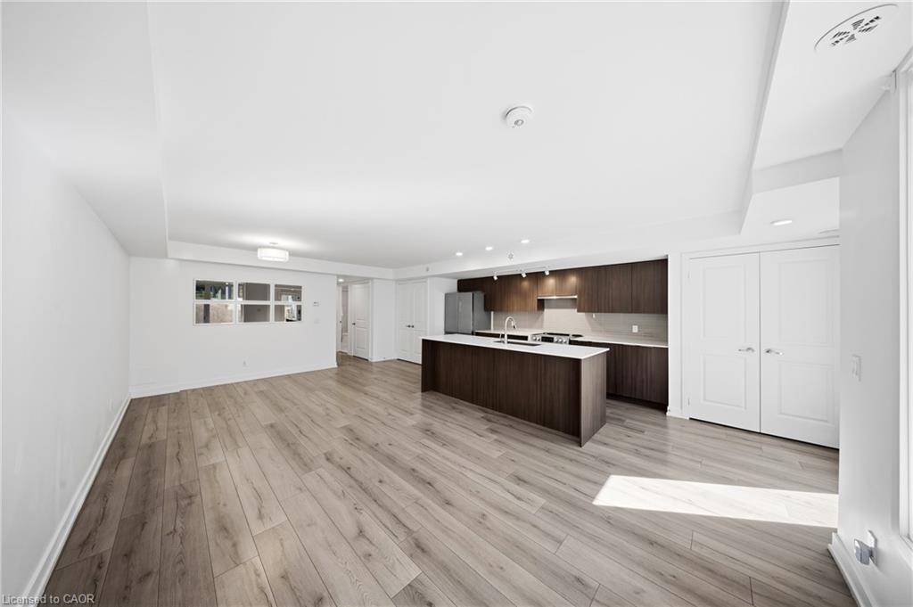 117-3078 Sixth Line Property Photo 10