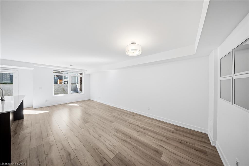 117-3078 Sixth Line Property Photo 20