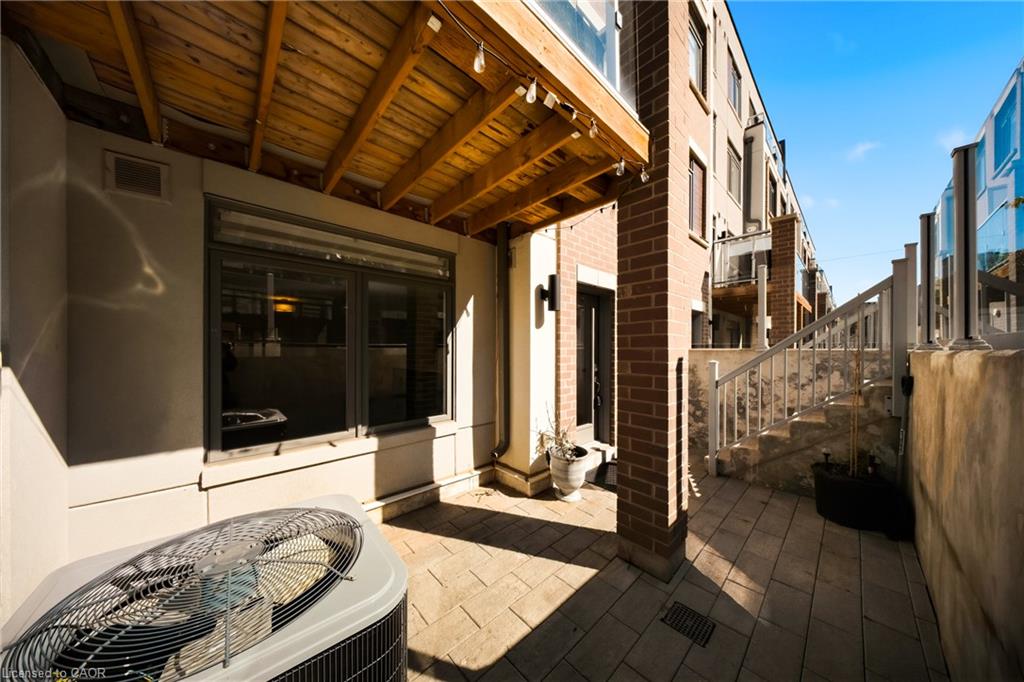 117-3078 Sixth Line Property Photo 35