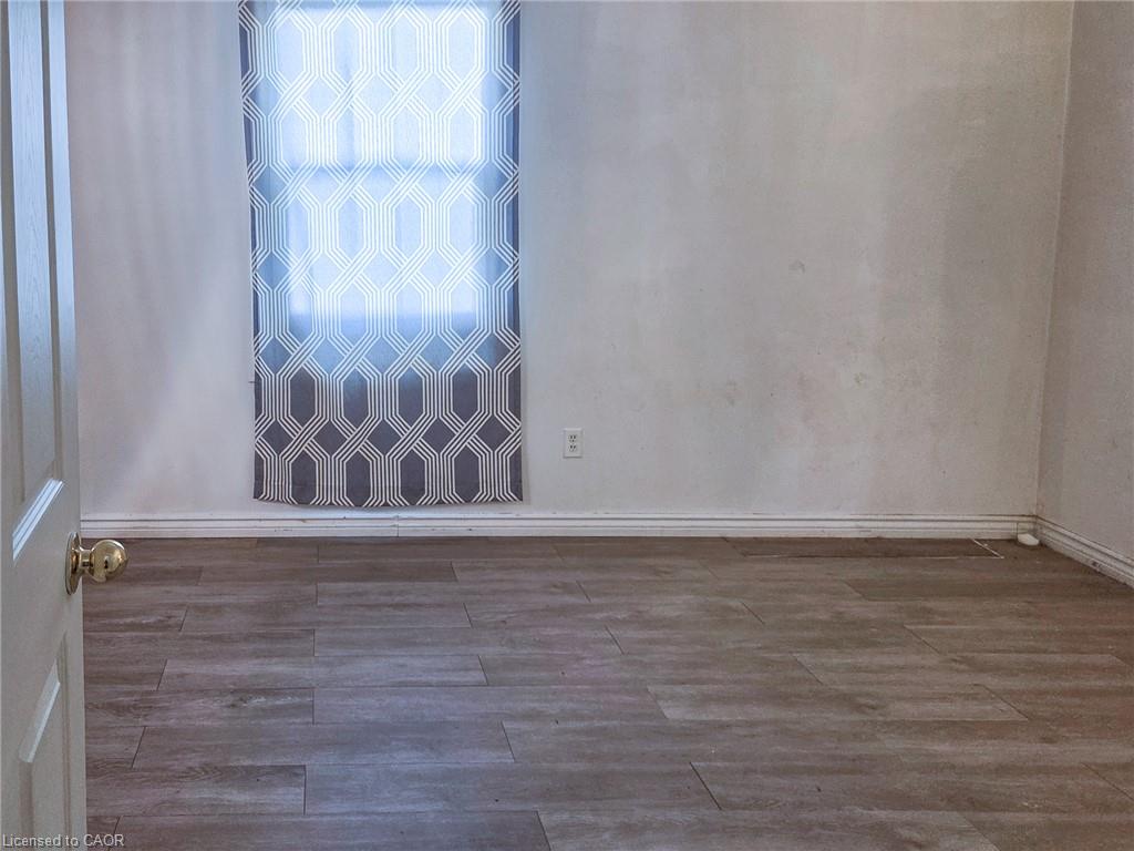212 Niagara Street Property Photo 3