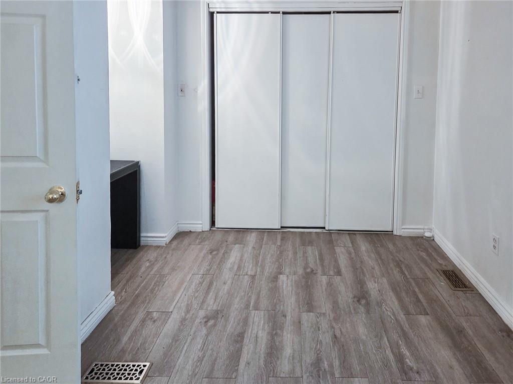 212 Niagara Street Property Photo 4