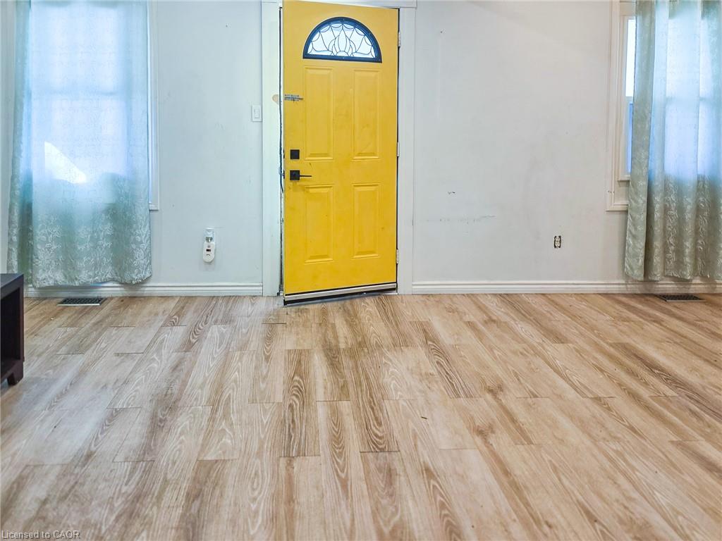 212 Niagara Street Property Photo 7