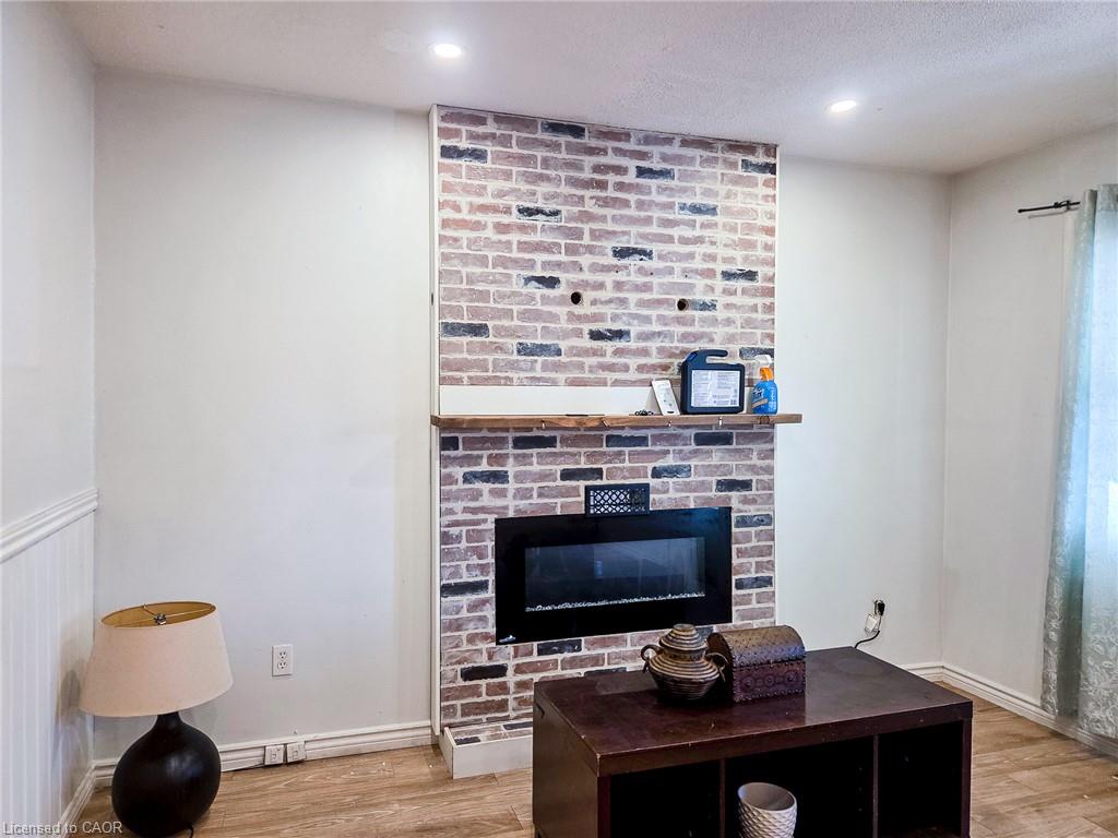 212 Niagara Street Property Photo 8