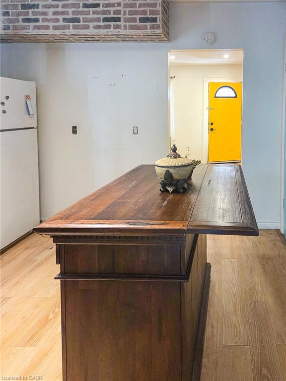 212 Niagara Street Property Photo 12