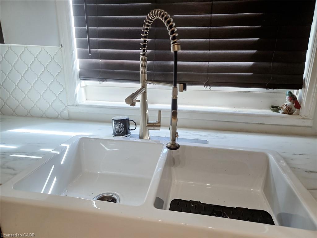 212 Niagara Street Property Photo 14
