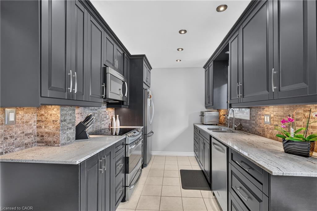 2482 Windjammer Road E Property Photo 19