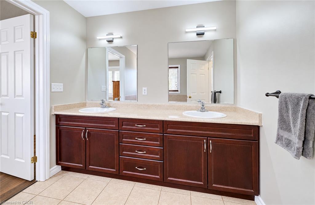 102 Schweitzer Crescent Property Photo 35