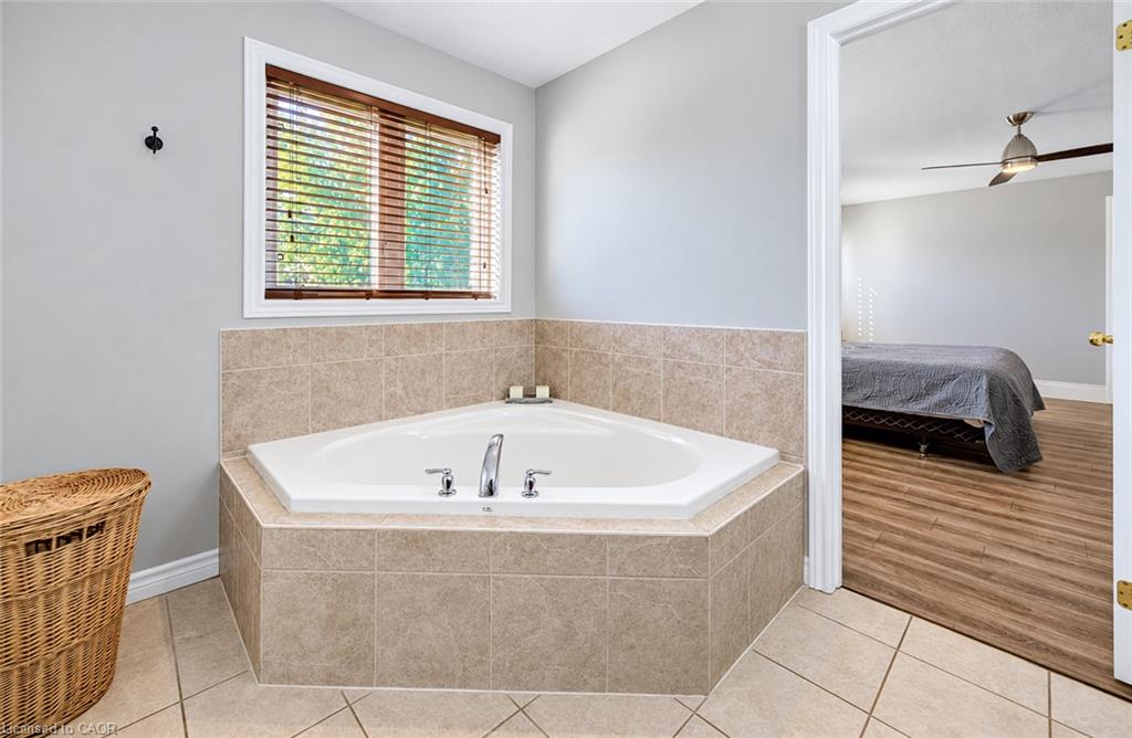 102 Schweitzer Crescent Property Photo 36