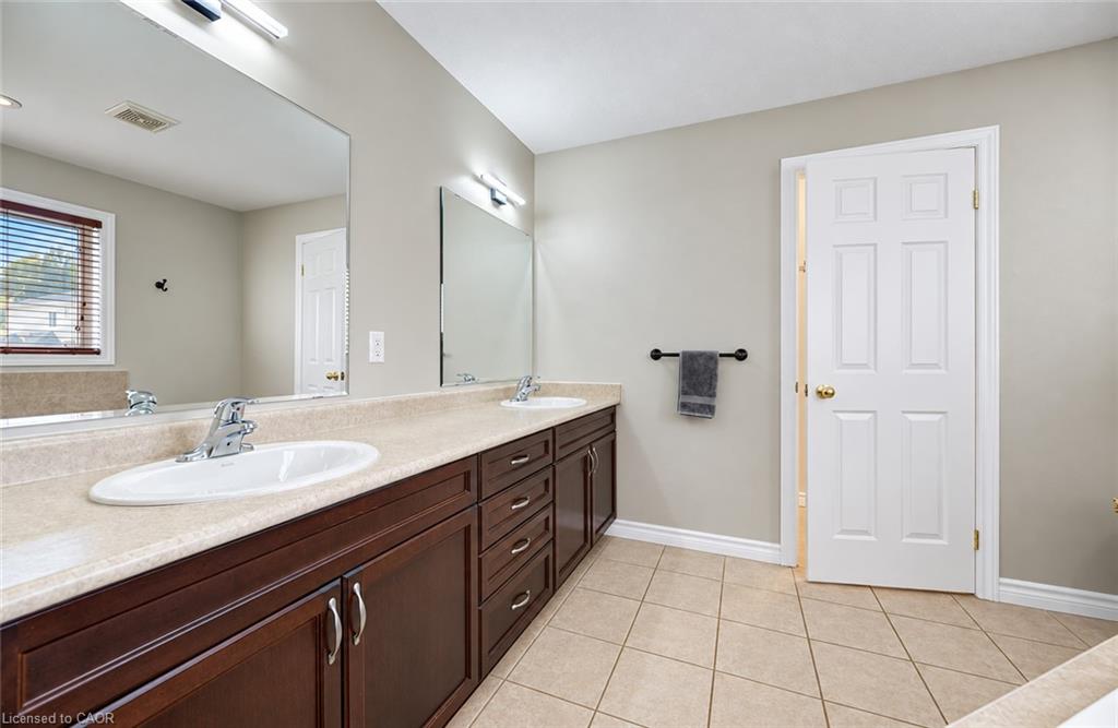 102 Schweitzer Crescent Property Photo 37