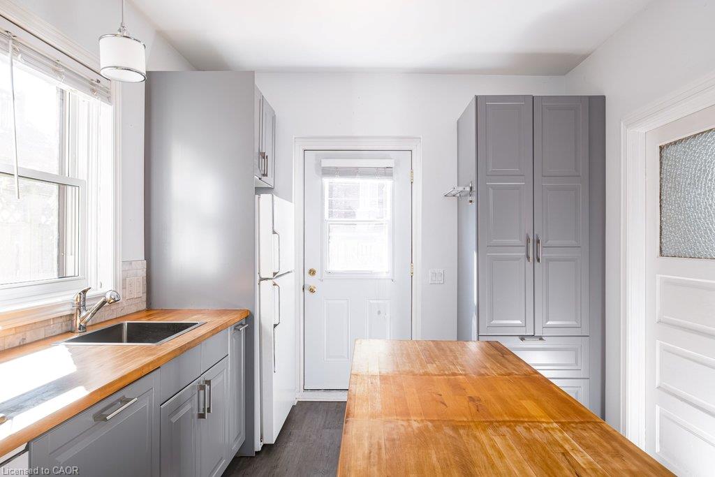 303 Charlton Avenue W Property Photo 23