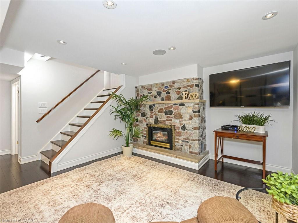 74 Maiden Lane Property Photo 33