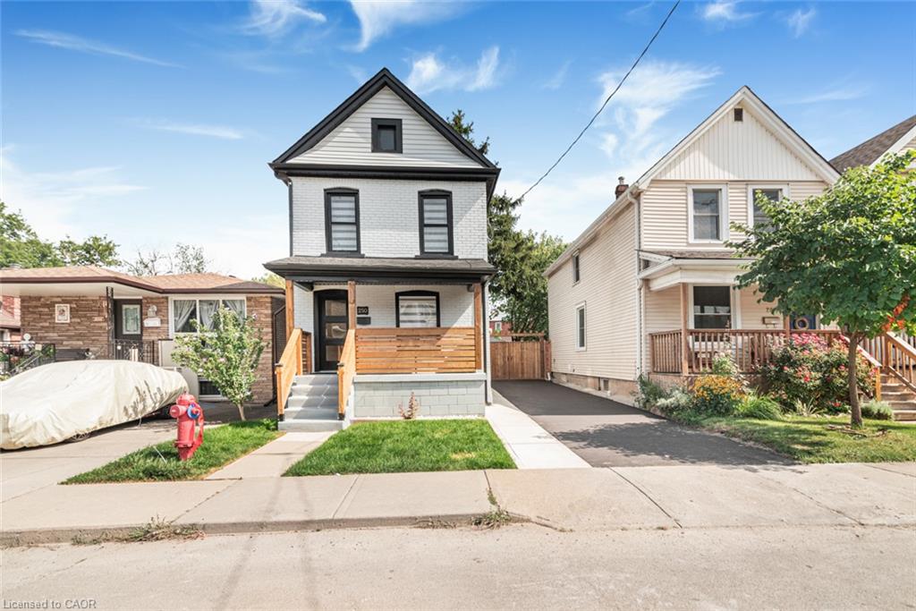 250 Rosslyn Avenue N Property Photo 2