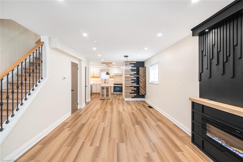 250 Rosslyn Avenue N Property Photo 9