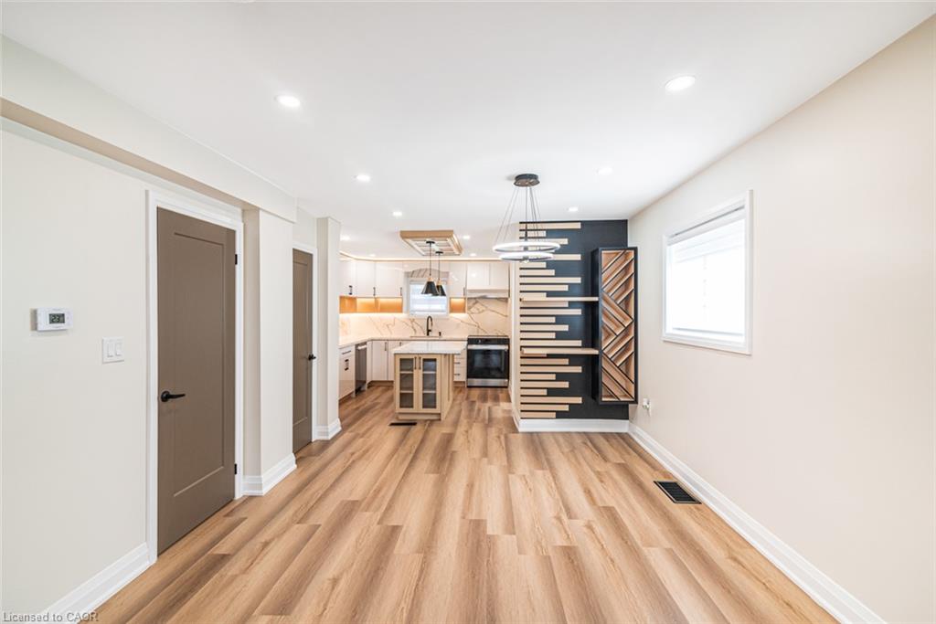 250 Rosslyn Avenue N Property Photo 11