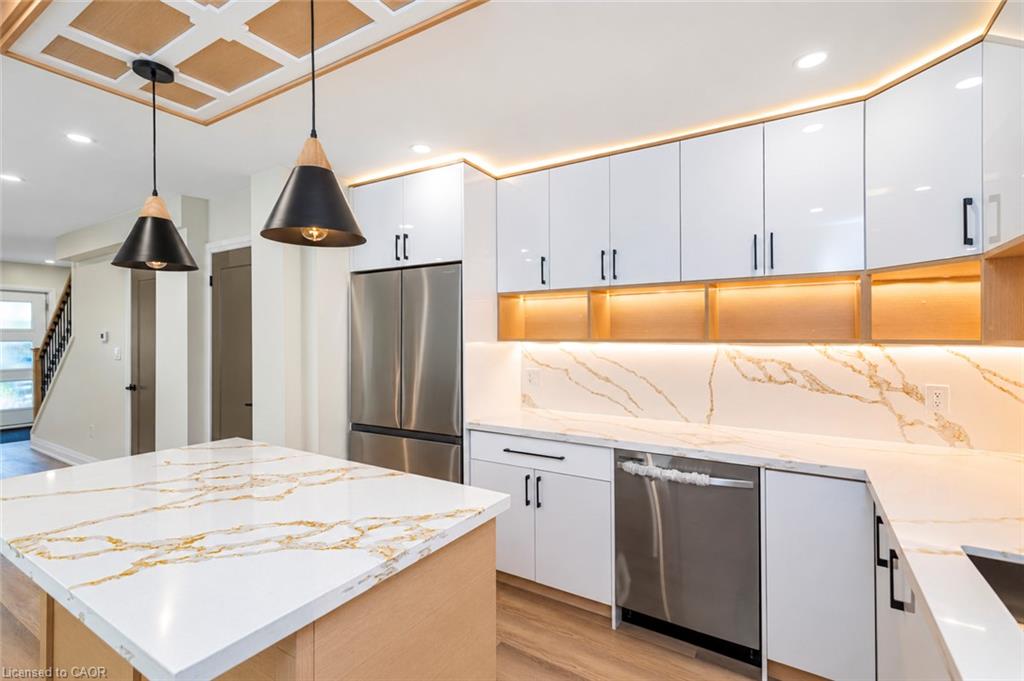 250 Rosslyn Avenue N Property Photo 12