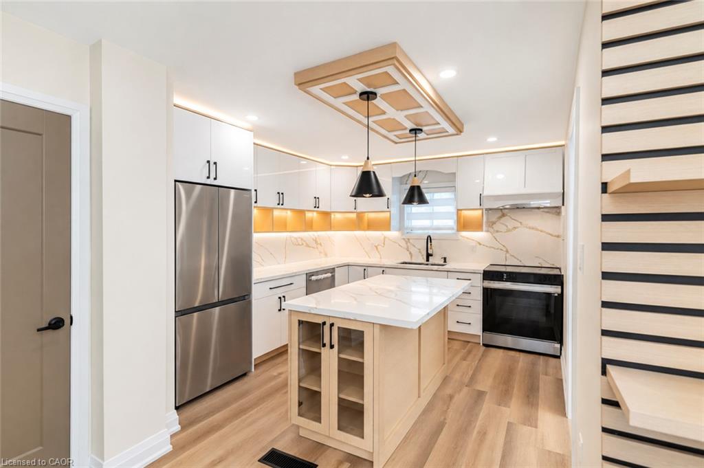 250 Rosslyn Avenue N Property Photo 13
