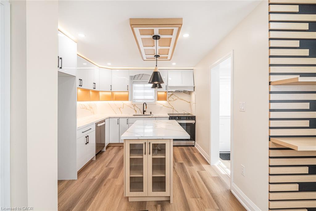 250 Rosslyn Avenue N Property Photo 16