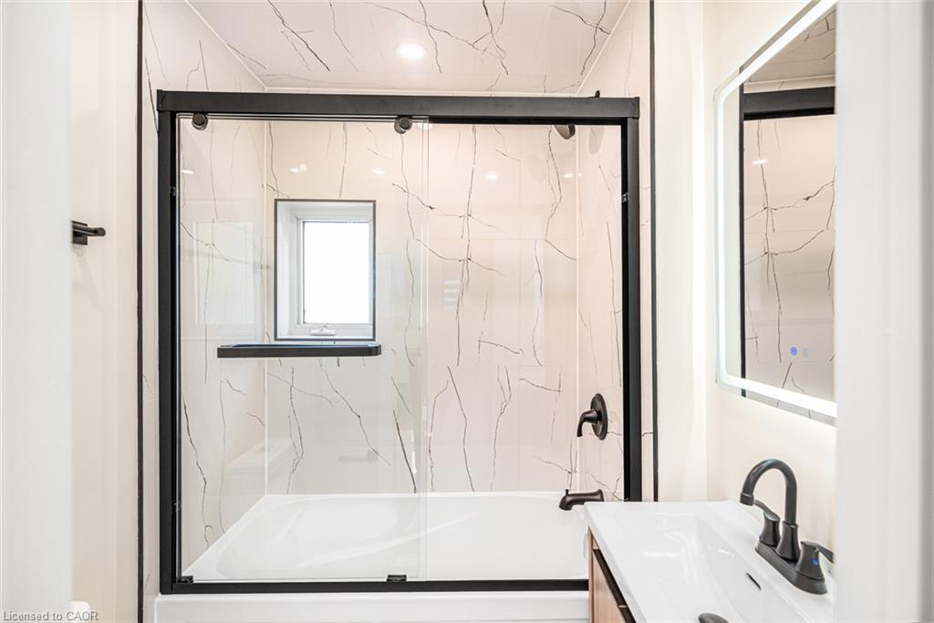 250 Rosslyn Avenue N Property Photo 27