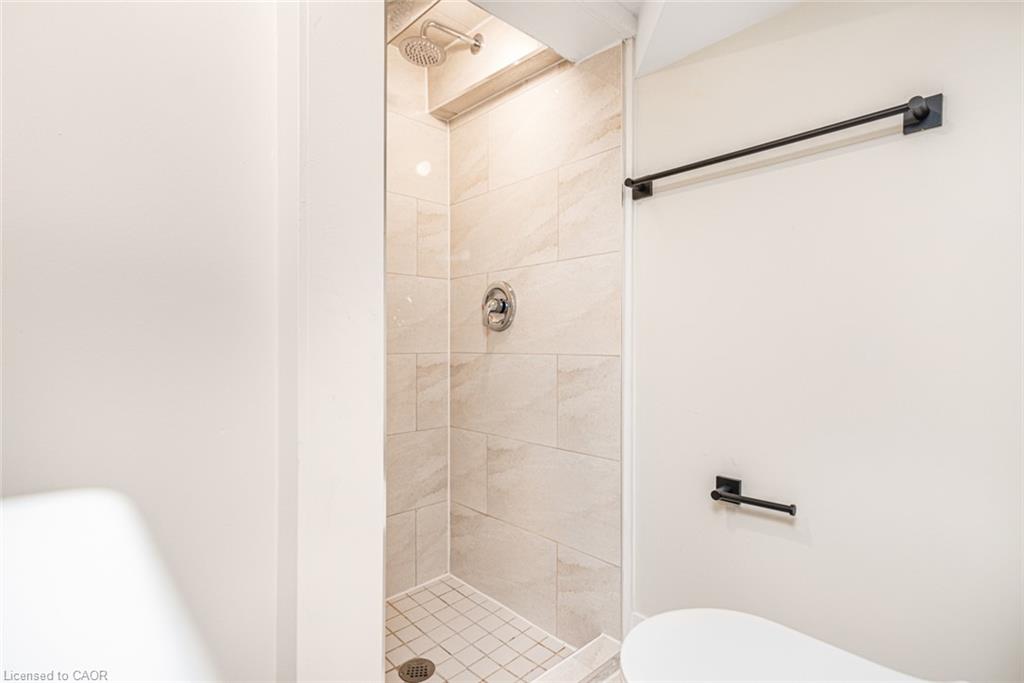 250 Rosslyn Avenue N Property Photo 29