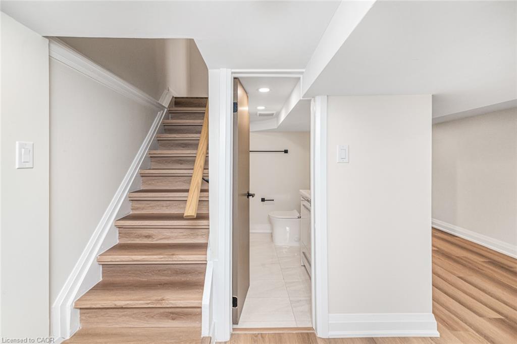 250 Rosslyn Avenue N Property Photo 34