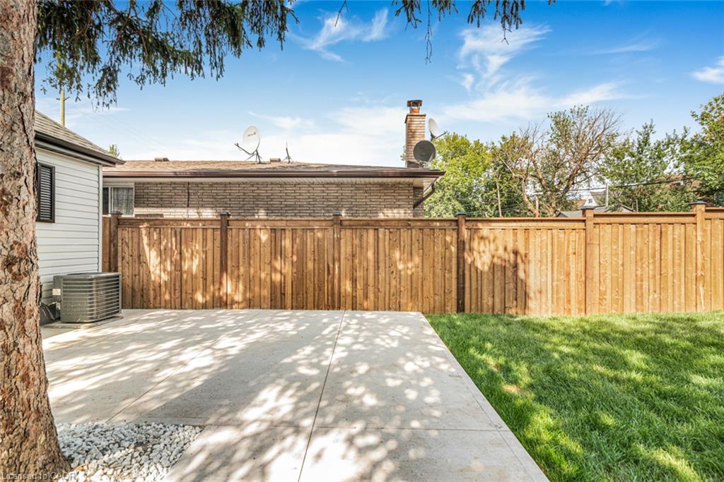 250 Rosslyn Avenue N Property Photo 39