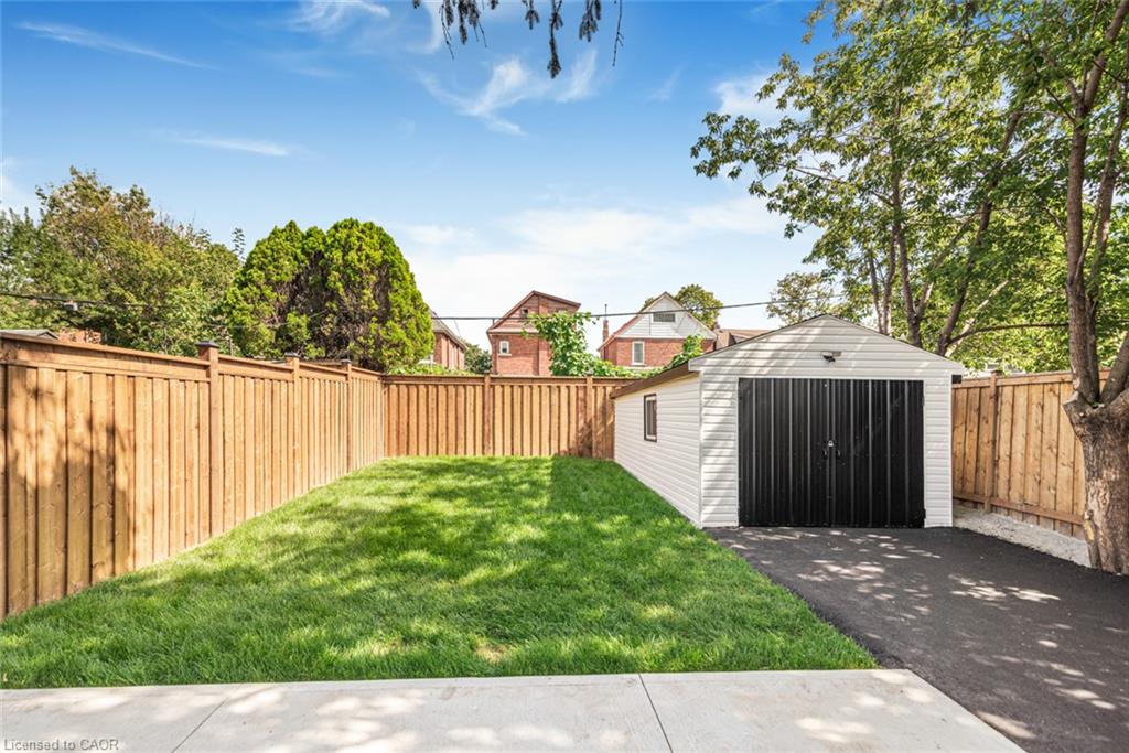250 Rosslyn Avenue N Property Photo 44