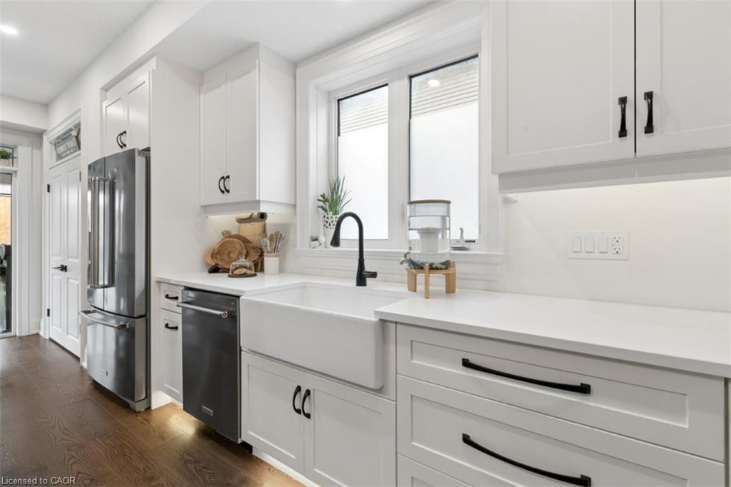 160 Walsh Street Property Photo 8